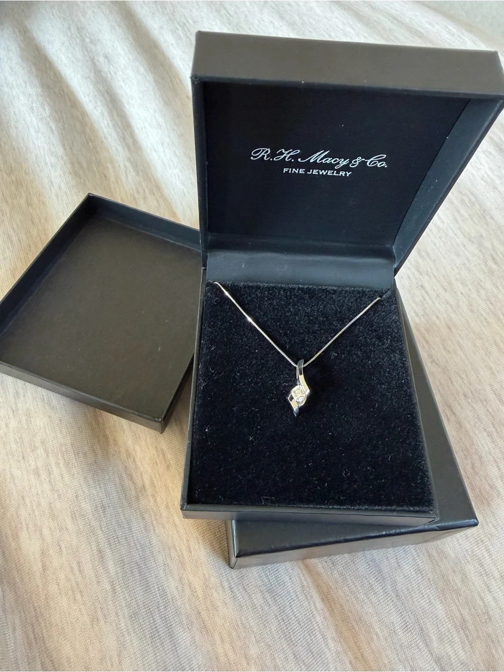 Macy’s Fine Jewelry 1/4ct Diamond White Gold Sirena Necklace